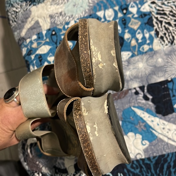 OTBT wedge heals size 8 super cute!! - Picture 4 of 5